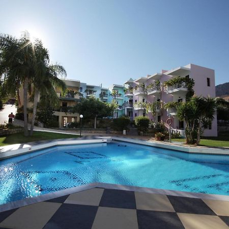 הרסוניסוס Bellos Hotel Apartments מראה חיצוני תמונה