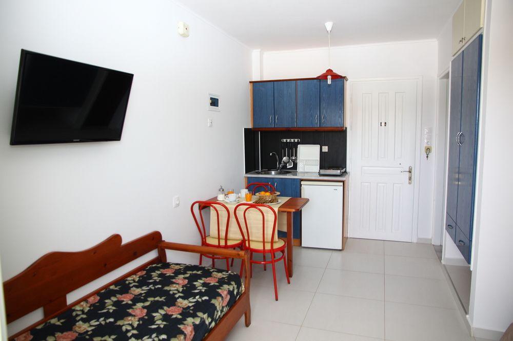 הרסוניסוס Bellos Hotel Apartments מראה חיצוני תמונה