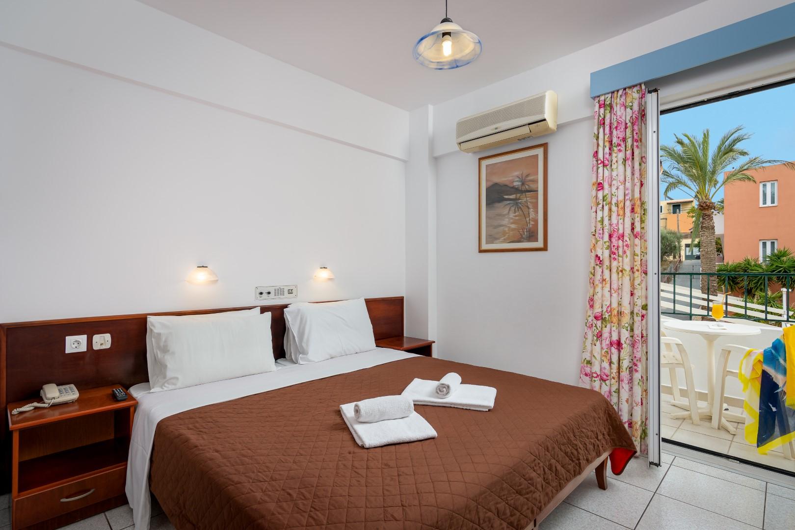 הרסוניסוס Bellos Hotel Apartments מראה חיצוני תמונה