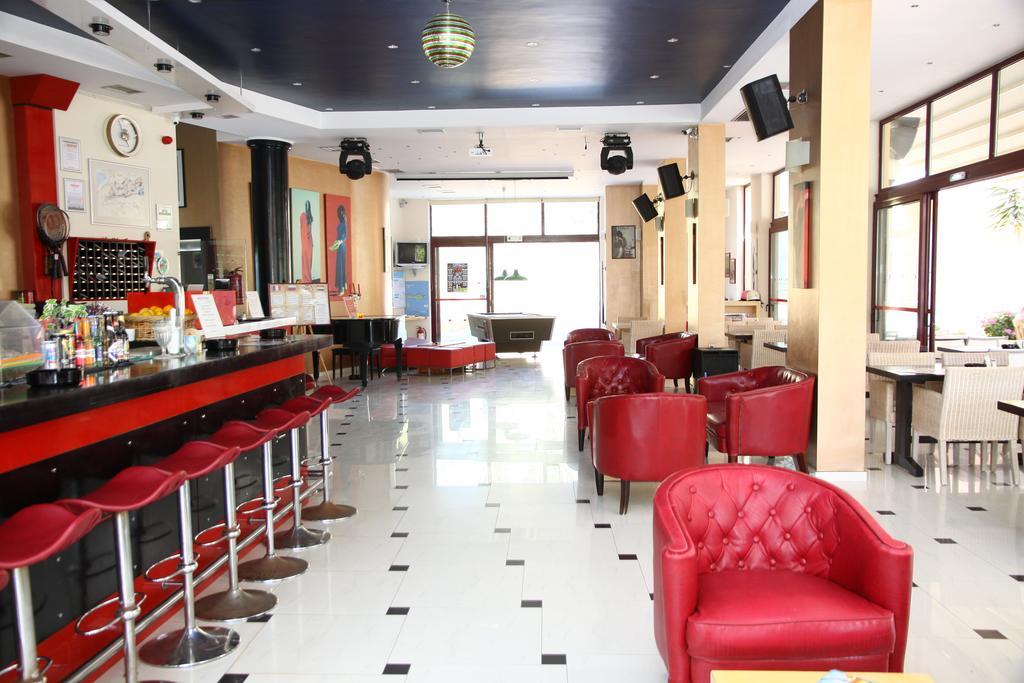 הרסוניסוס Bellos Hotel Apartments מראה חיצוני תמונה