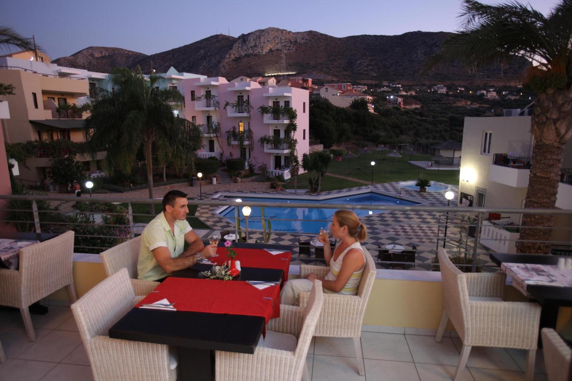 הרסוניסוס Bellos Hotel Apartments מראה חיצוני תמונה