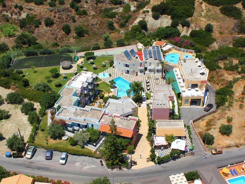 הרסוניסוס Bellos Hotel Apartments מראה חיצוני תמונה
