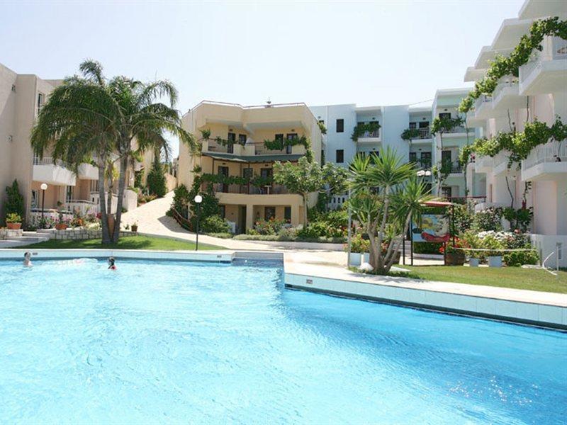 הרסוניסוס Bellos Hotel Apartments מראה חיצוני תמונה