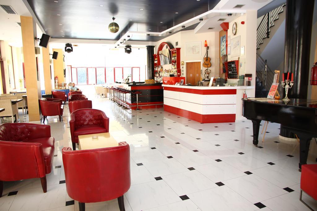 הרסוניסוס Bellos Hotel Apartments מראה חיצוני תמונה