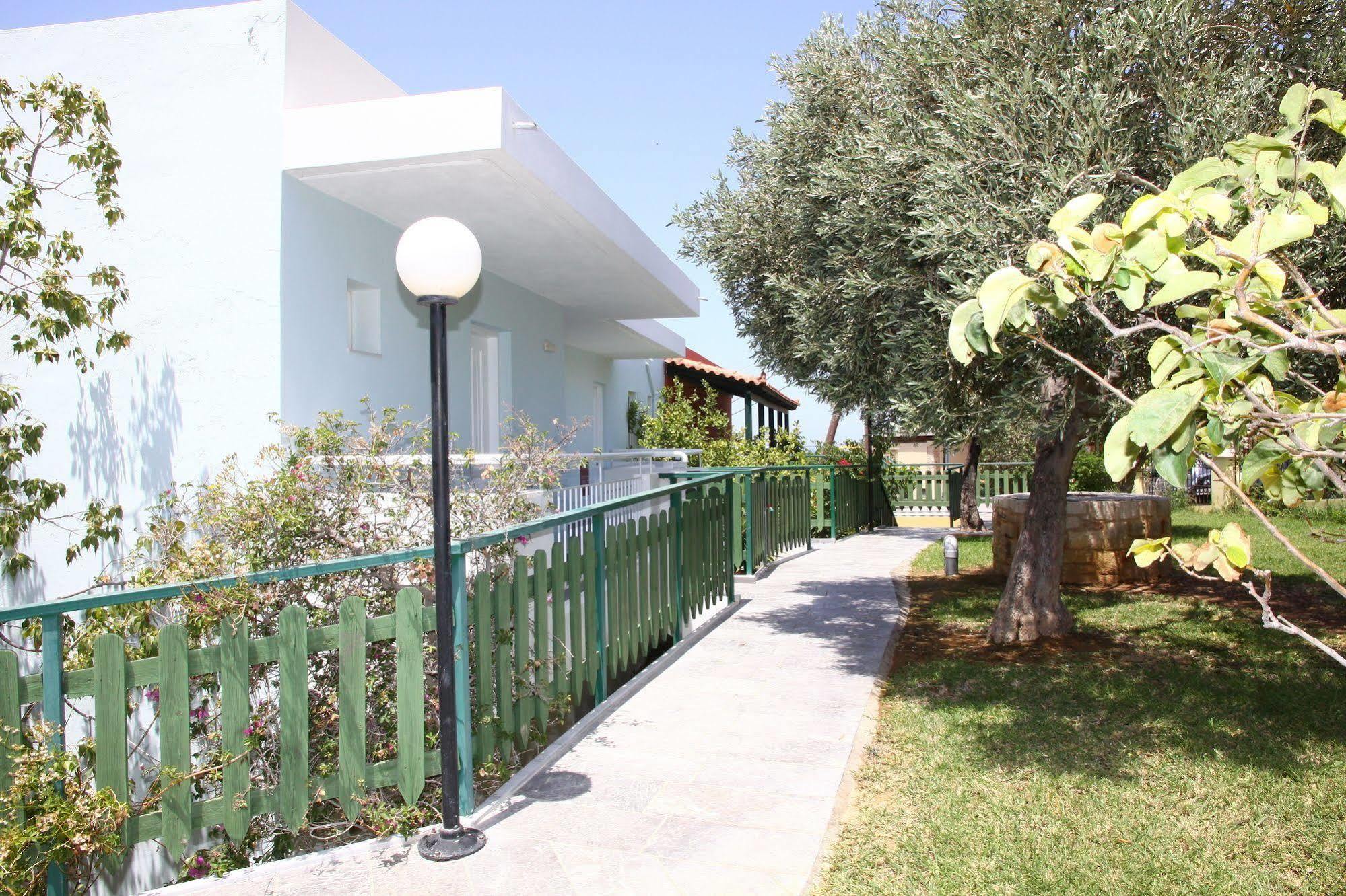 הרסוניסוס Bellos Hotel Apartments מראה חיצוני תמונה